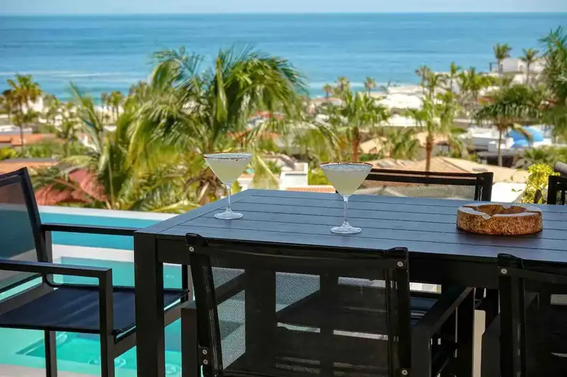 Casa Texas outdoor dining on the pool terrace
