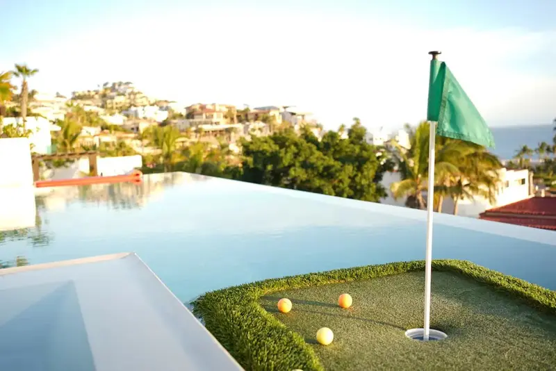 Casa Texas professional outdoor putting green