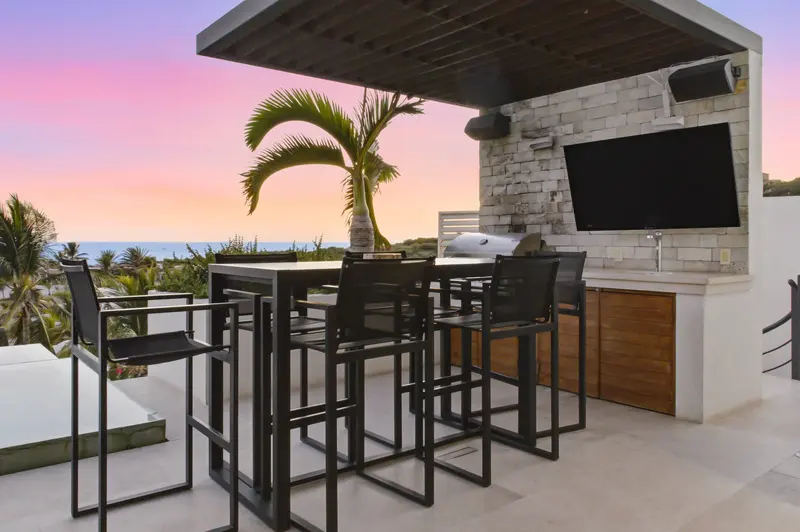 Casa Texas patio with pool table, putting green, and dry sauna